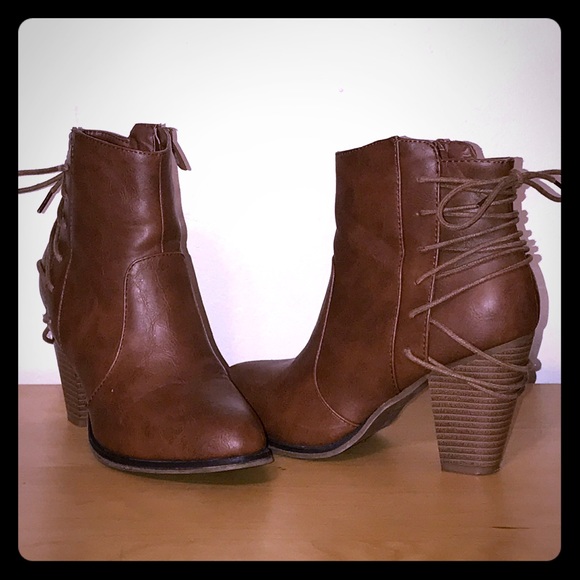 Brown boots - Picture 1 of 5